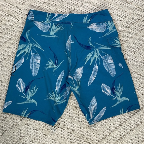 Volcom Board Shorts size 30 - Picture 3 of 6